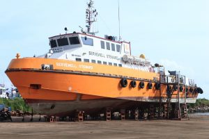 Crew Boat: Fungsi dan Spesifikasi