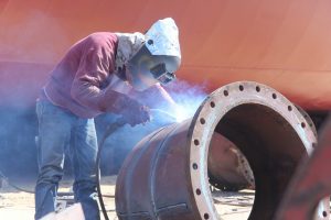 Pengelasan Kapal di Galangan: Metode & Standar Industri