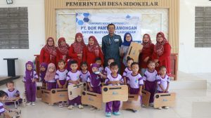 Penyerahan Meja Belajar untuk SPS Kuncup Melati